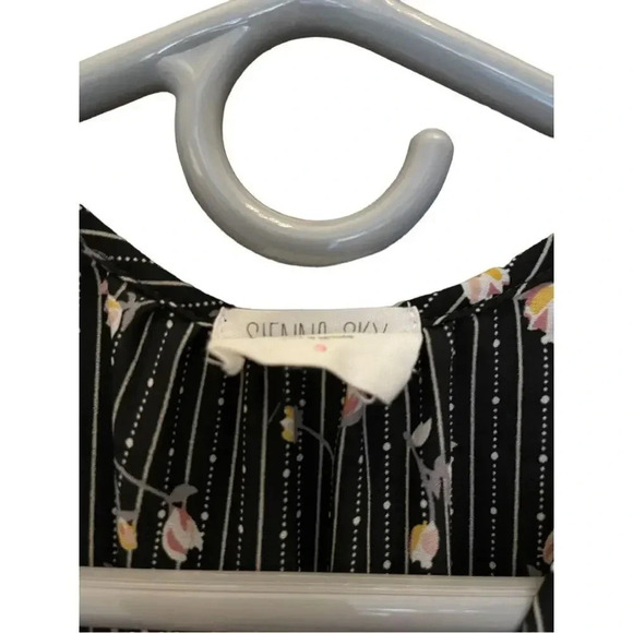 Sienna Sky black wrap blouse with tie‎ size small - Picture 5 of 6